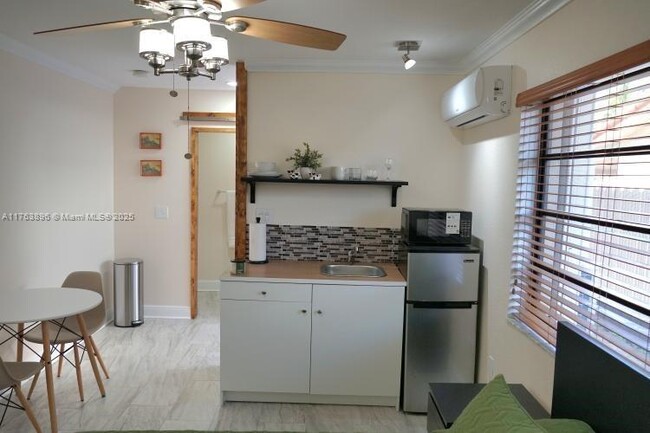 Building Photo - 1300 SW 126th Pl