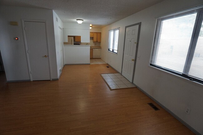 Building Photo - Cute Townhome off Kipling and 285!!