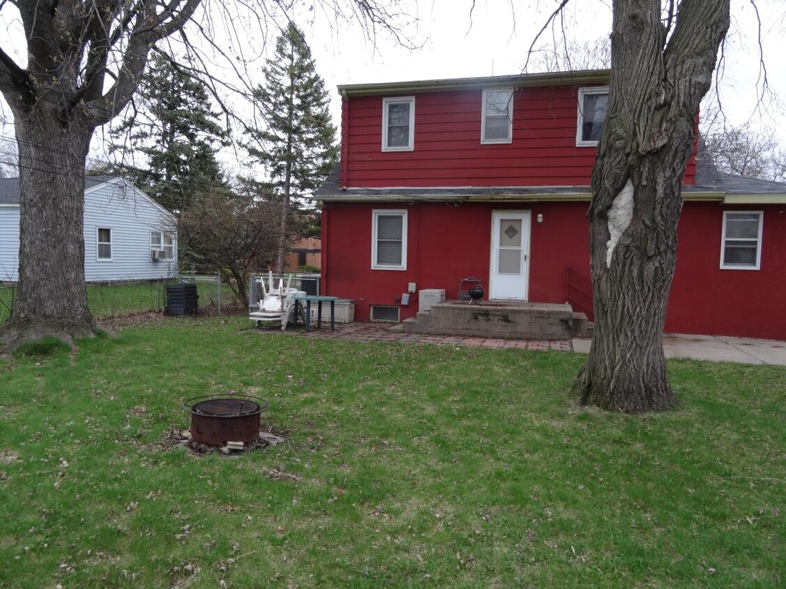 Building Photo - 2129 Midlothian Rd