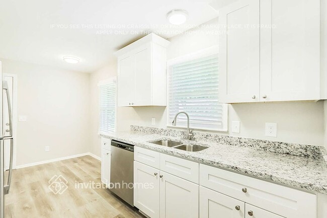 Building Photo - 808 Parkstone Dr
