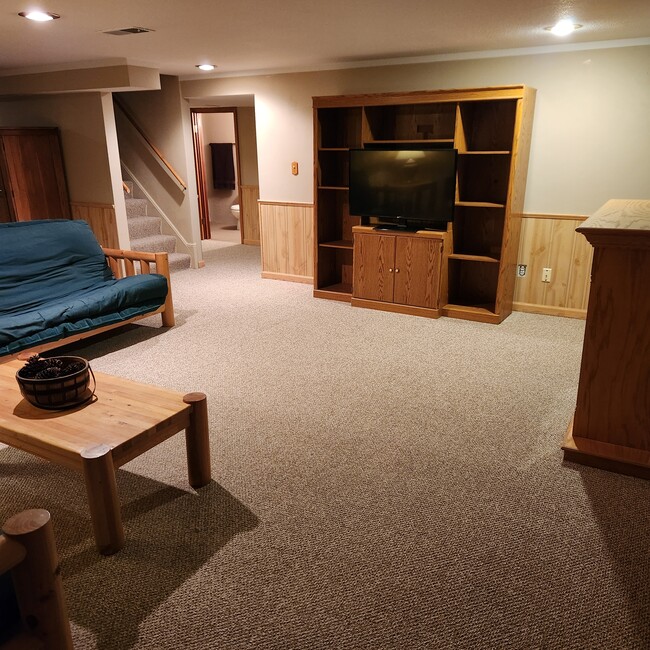 Foto del edificio - 1007 Roselawn Ave W