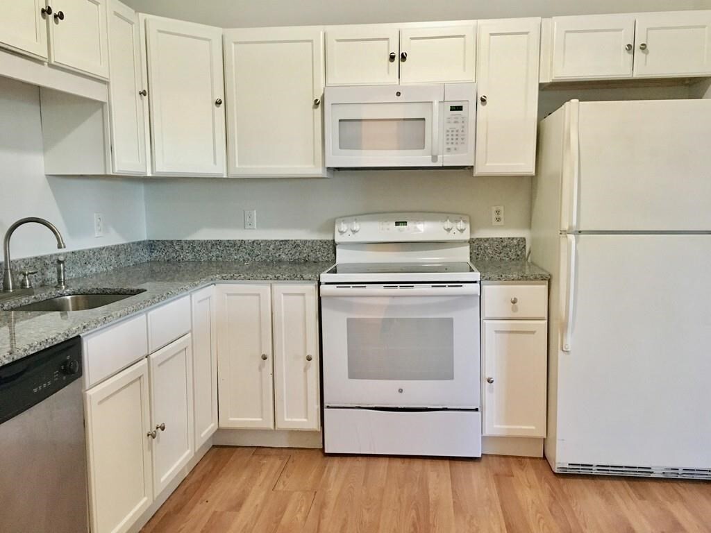 Primary Photo - 200 Cove Way