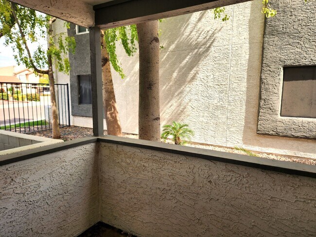 Building Photo - STUNNING ONE BEDROOM TOWNHOUSE SOUTH SCOTT...
