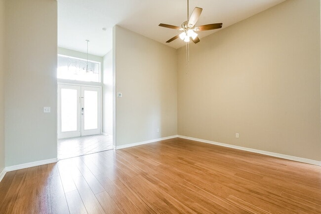 Building Photo - 3600 Meadow Green Dr