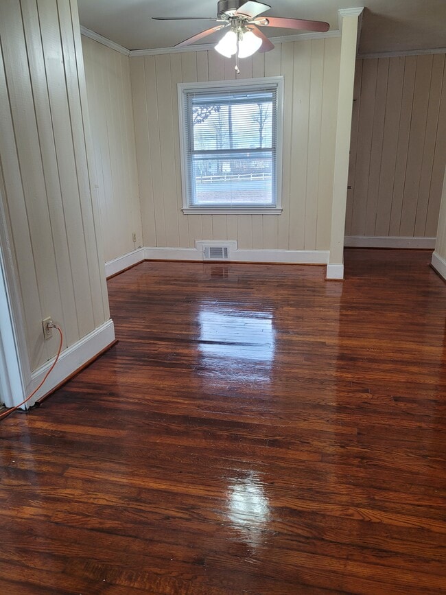 Building Photo - 4926 Pinevilla St