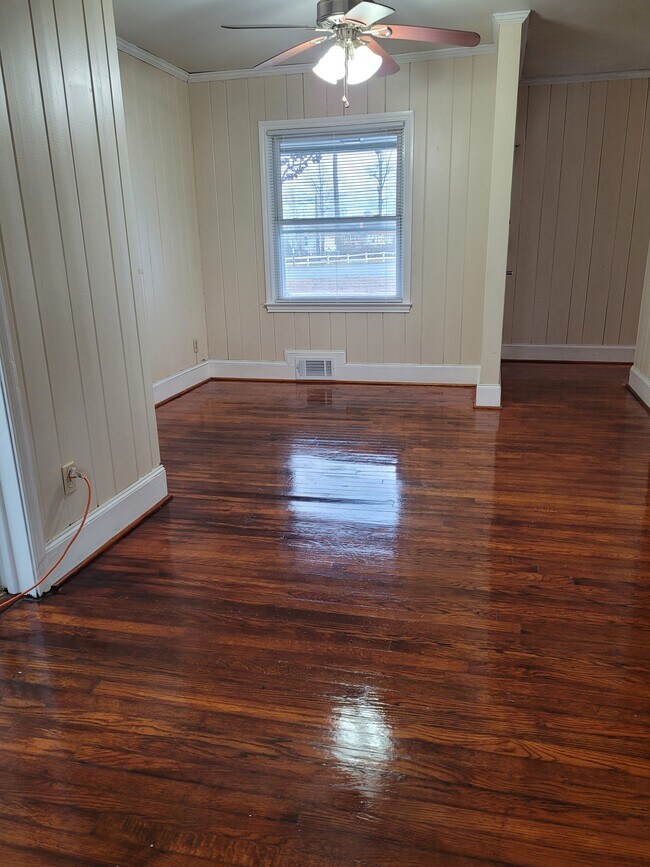 Foto del edificio - 4926 Pinevilla St