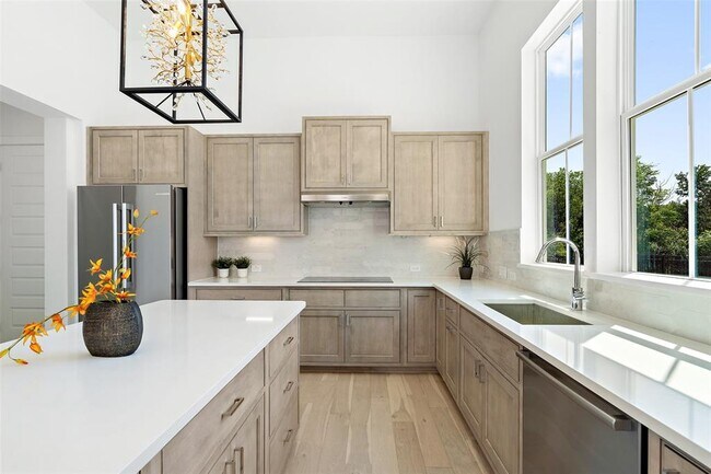 Building Photo - 4505 Grassland Dr