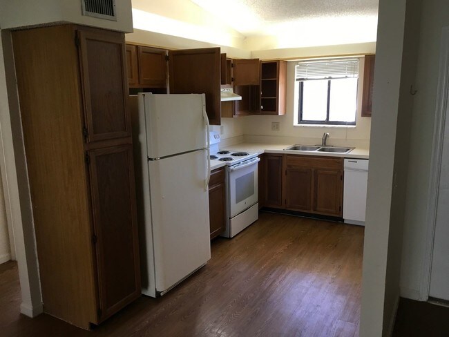 Building Photo - 2 br, 2 bath House - 300 Palm Wood Place U...