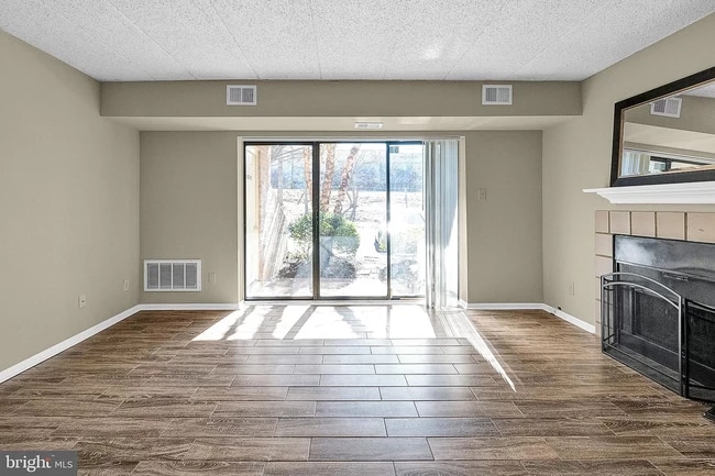 Building Photo - 61 Le Forge Ct