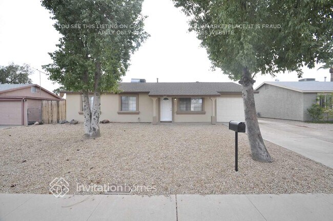 Building Photo - 3643 E Surrey Ave