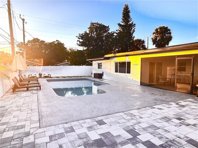 Building Photo - 2109 Academy Dr