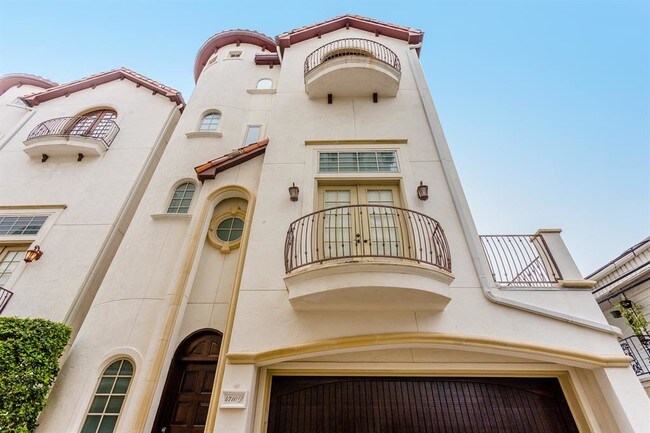 Foto del edificio - 4710 Oakshire Dr