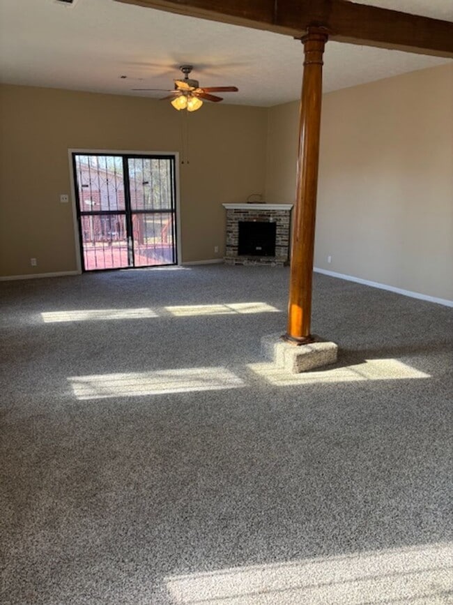 Building Photo - Charming Home You’ll Love Coming Home To.