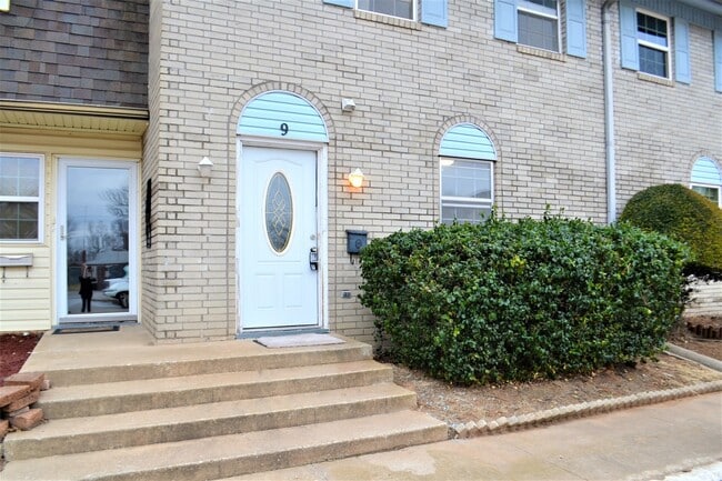 Foto del edificio - Remodeled 3 bed 1.5 bath Town home in Shaw...