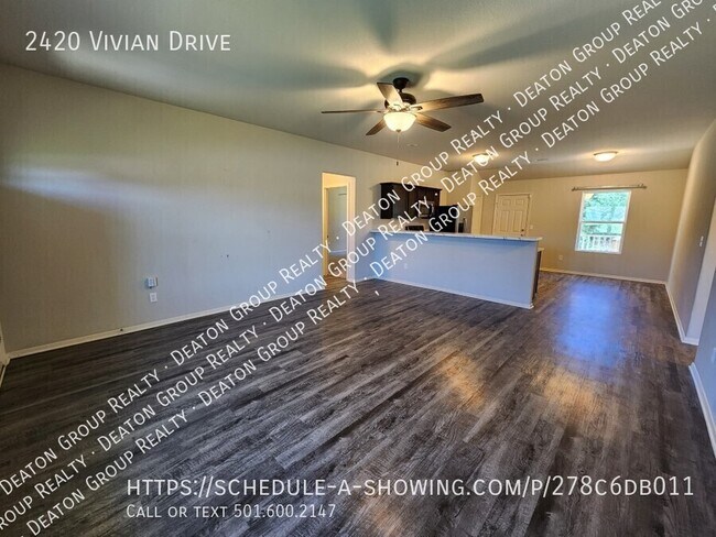 Building Photo - 2420 Vivian Dr