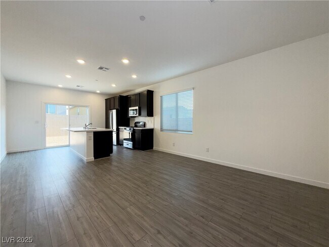 Foto del edificio - 116 Cameron Chase Ave