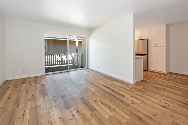 Foto del edificio - Renovated, Spacious Upstairs 2 Bed/2Bath San Roque Condo + community pool and shared 2 car garage!