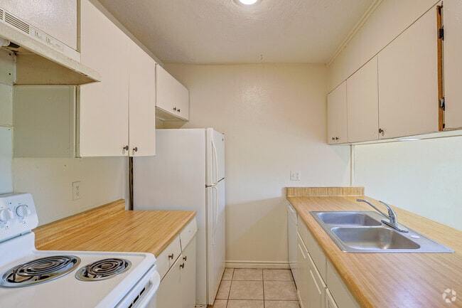 2BR, 1.5BA - 1,100SF - Kitchen - Woodway Park Condominiums