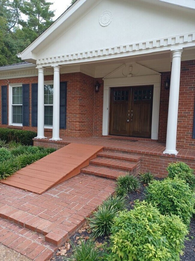Foto del edificio - 4 br, 2.5 bath House - 302 Dyer Lane