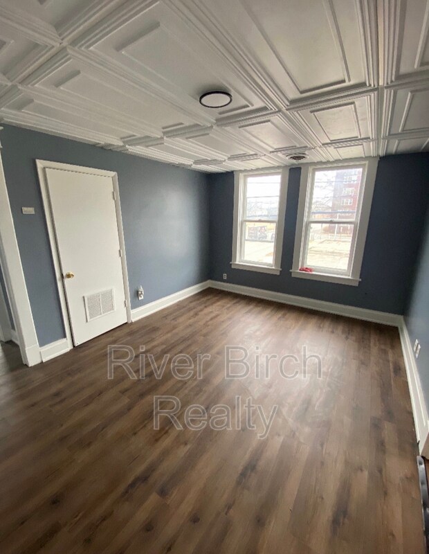 Building Photo - 417 E Cook St