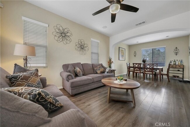 Foto del edificio - 345 Paseo Gusto