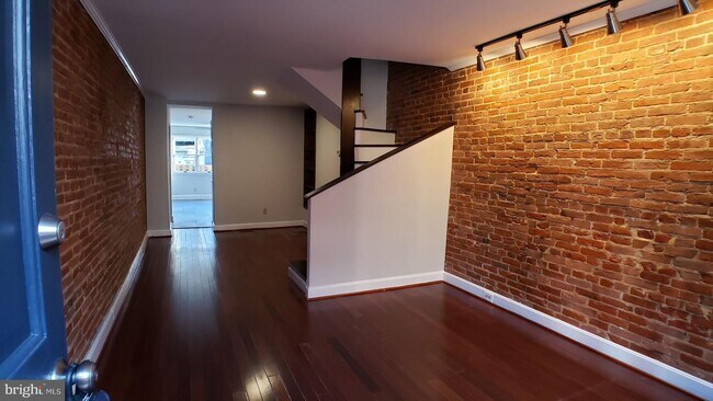 Building Photo - 2119 Moyer St