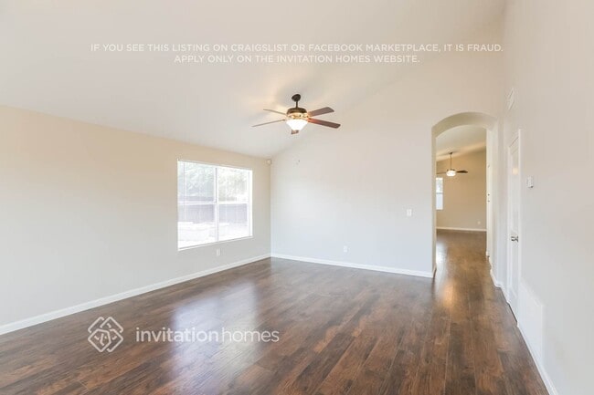 Building Photo - 1002 W Chicago Ct