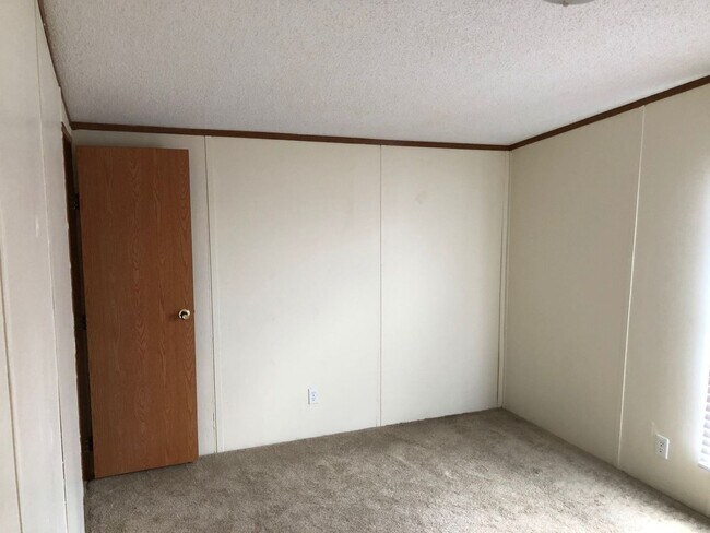 Foto del edificio - Large 16x80 Singlewide Mobile Home in Pine...