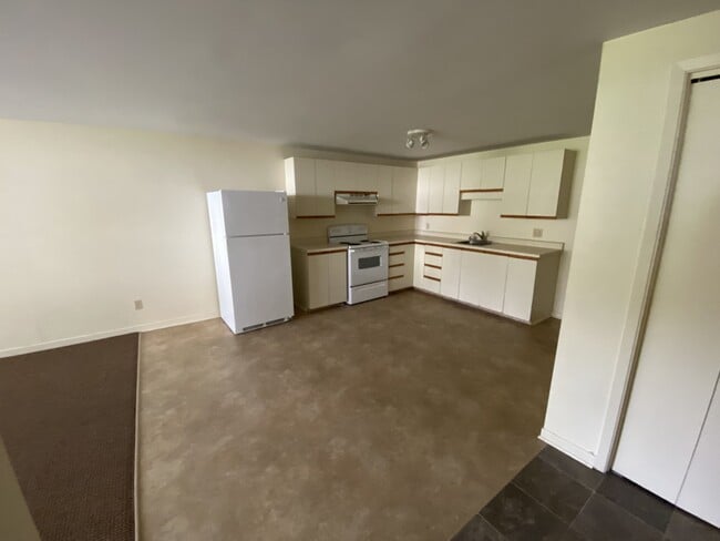 Building Photo - 23 Centennial Ave W