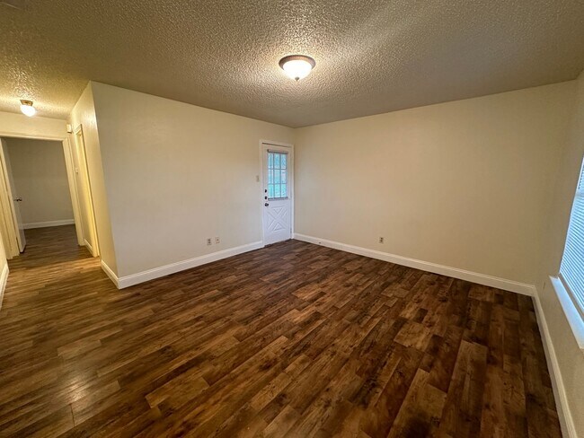 Building Photo - 5415-5415 Brookhollow Dr