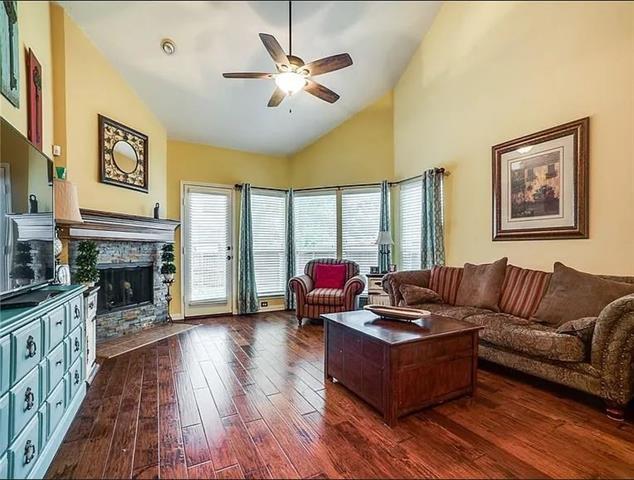 Building Photo - 1605 Oak Brook Ln