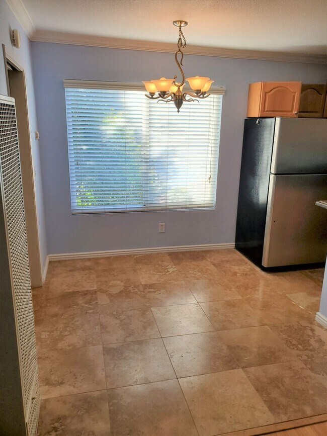 Foto del edificio - Beautiful 1BD/1BA Condo Blocks from the Be...