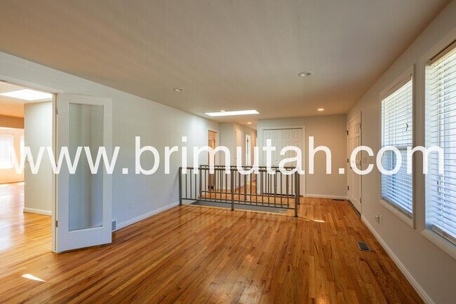 Foto del edificio - 2406 E 7745 S