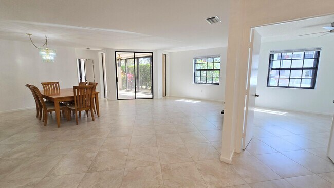 Foto del edificio - 5139 Floria Way