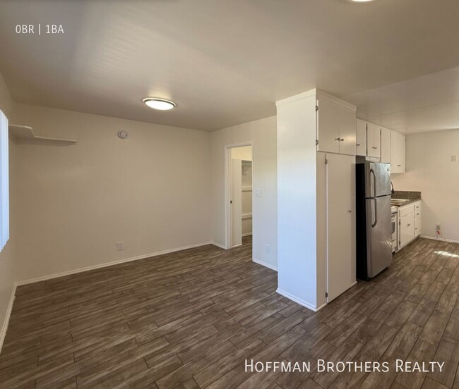 Foto del edificio - 15632 Leadwell St