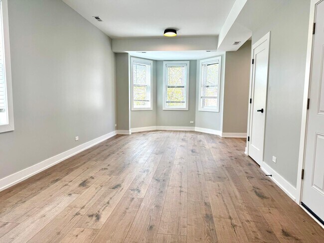 Foto del edificio - 1709 N Maplewood Ave