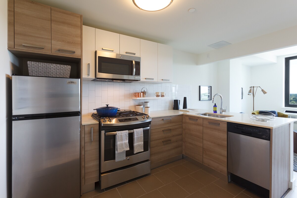 Primary Photo - 125 Parkside Ave