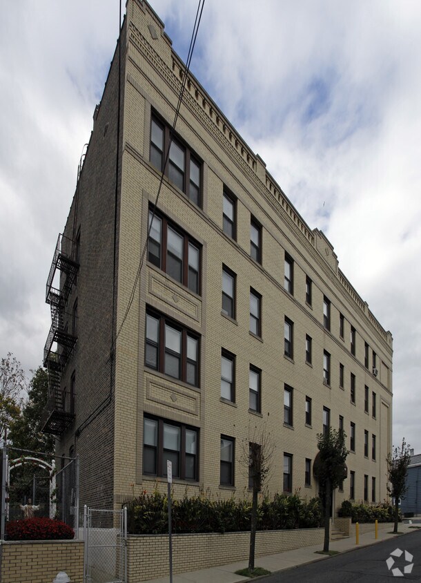 Building Photo - 17 Weldon St
