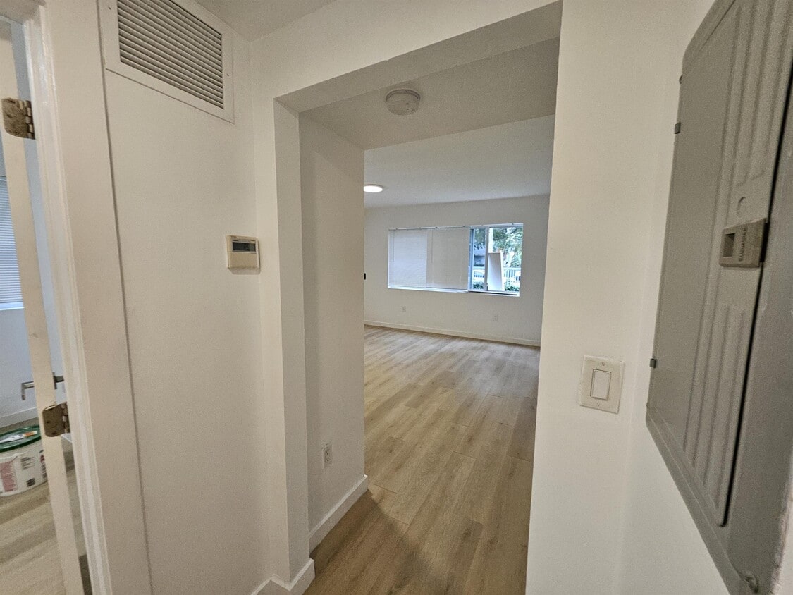 Photo - 557 Michigan Ave (Miami Beach, FL)