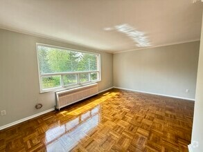 Building Photo - 1295 Bayview Av