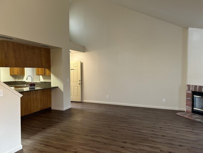Building Photo - 1806 La Corunna Pl
