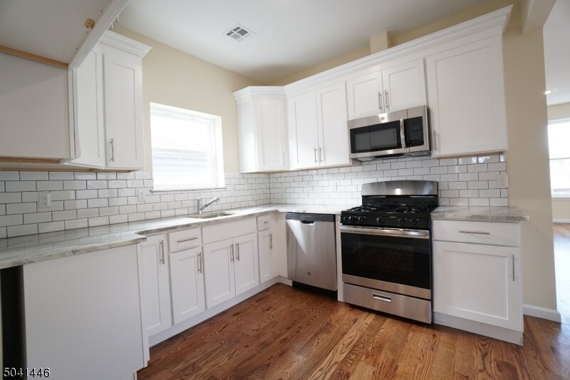 Primary Photo - 17 Triton Terrace