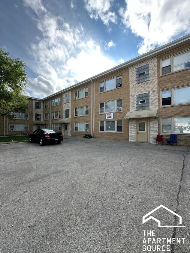 Foto del edificio - 7632.5 N Milwaukee Ave