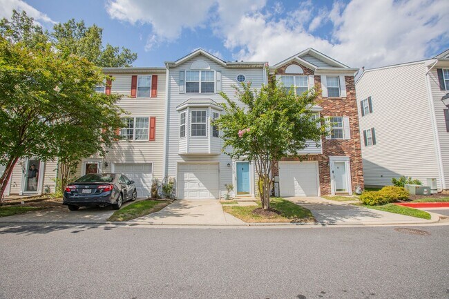 Foto del edificio - Newly Updated 3 BR/2 BA Townhome in Columbia!