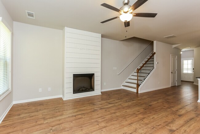 Foto del edificio - 1243 Spring Marsh Ct NE