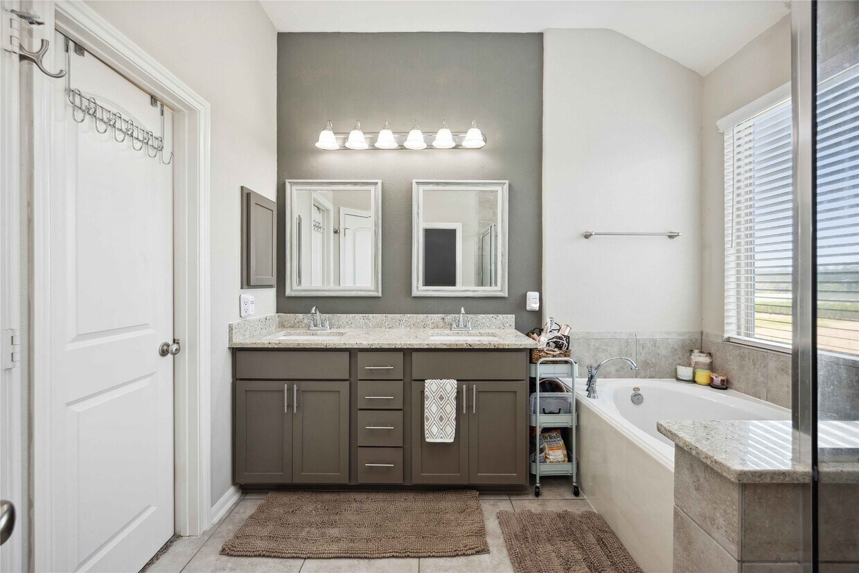 Foto principal - 323 Biltmore Loop