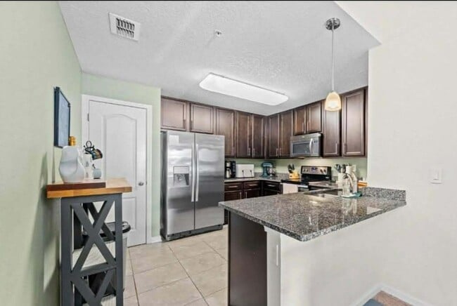 Foto del edificio - 213 Larkin Pl