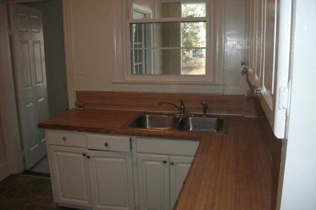 Foto del edificio - 1002 W Haven Blvd