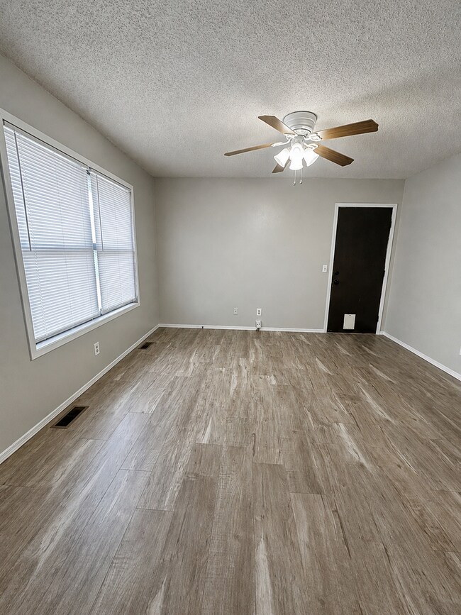 Foto del edificio - 943 N Homewood Ave