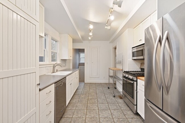 Building Photo - 758 N 66th St